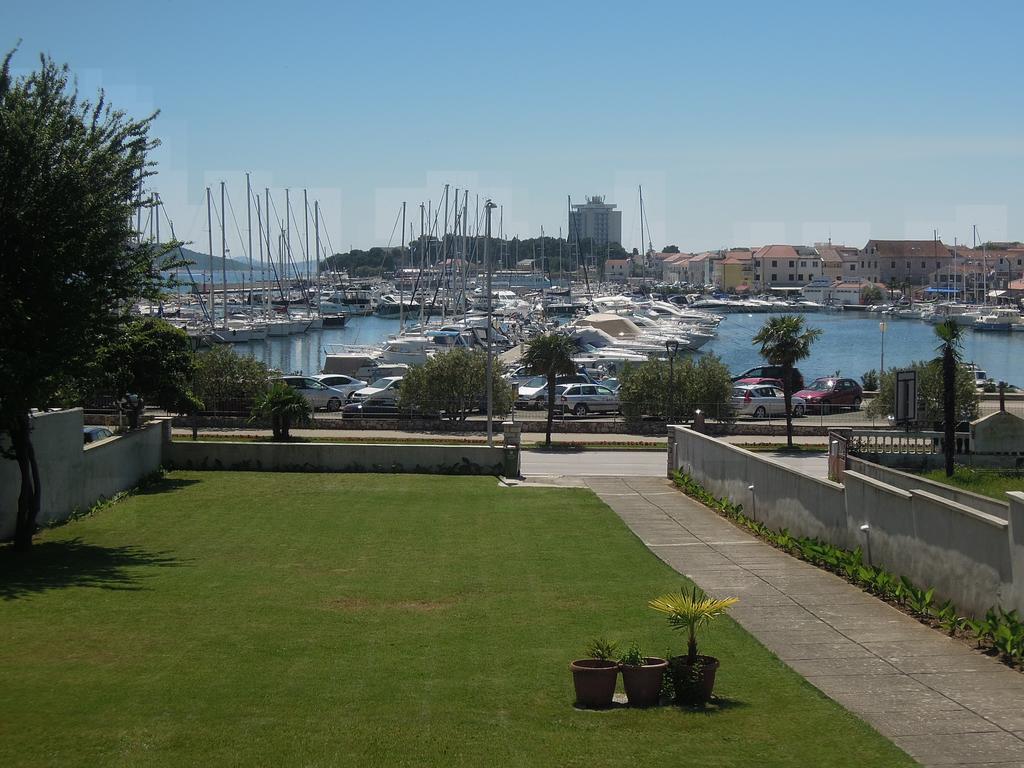 Apartment And Rooms Villa Kolonada Vodice Exterior photo