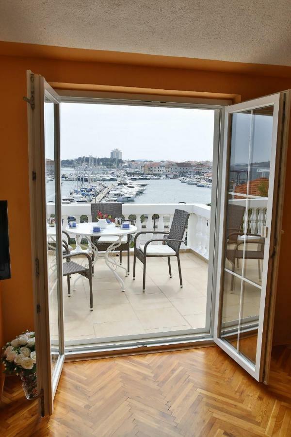 Apartment And Rooms Villa Kolonada Vodice Exterior photo