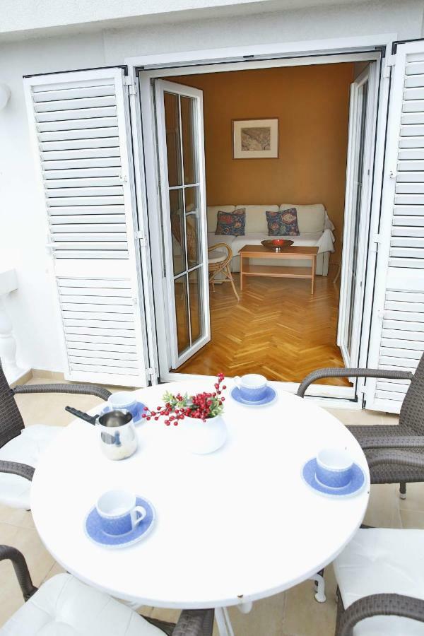 Apartment And Rooms Villa Kolonada Vodice Exterior photo